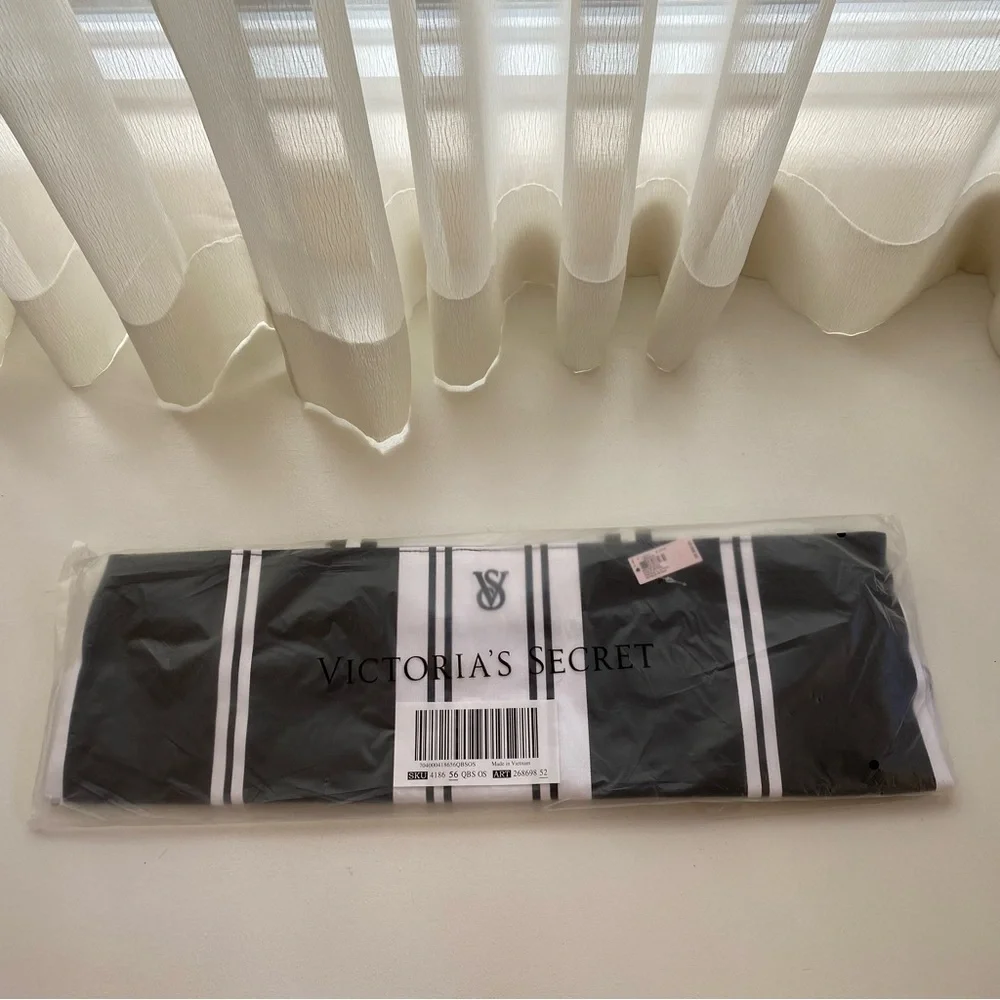 NWT Victoria’s Secret VS Striped Tote - Picture 8 of 10